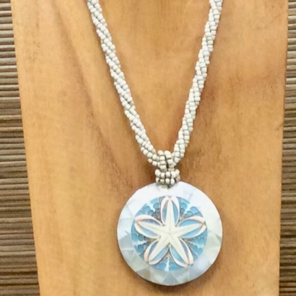Starfish Circle Beaded Twist Necklace 18" - Picture 1 of 5
